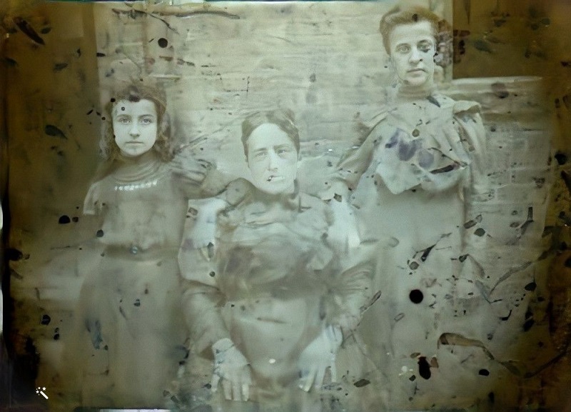 Elizabeth Bonifacio Lanzara and her 2 daughters
