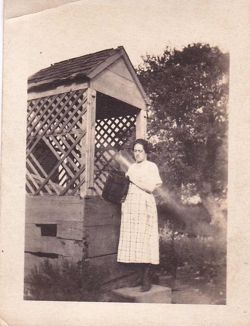 Jim and Eve Lanzaro visit the Farmhouse in Morganville 1922
