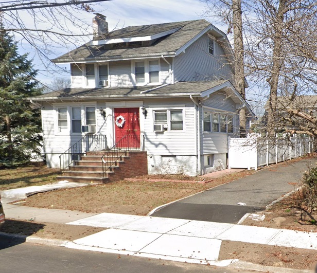 137 Maplewood Avenue in Bogota, New Jersey